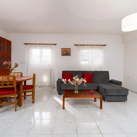 Sainis Appartement *